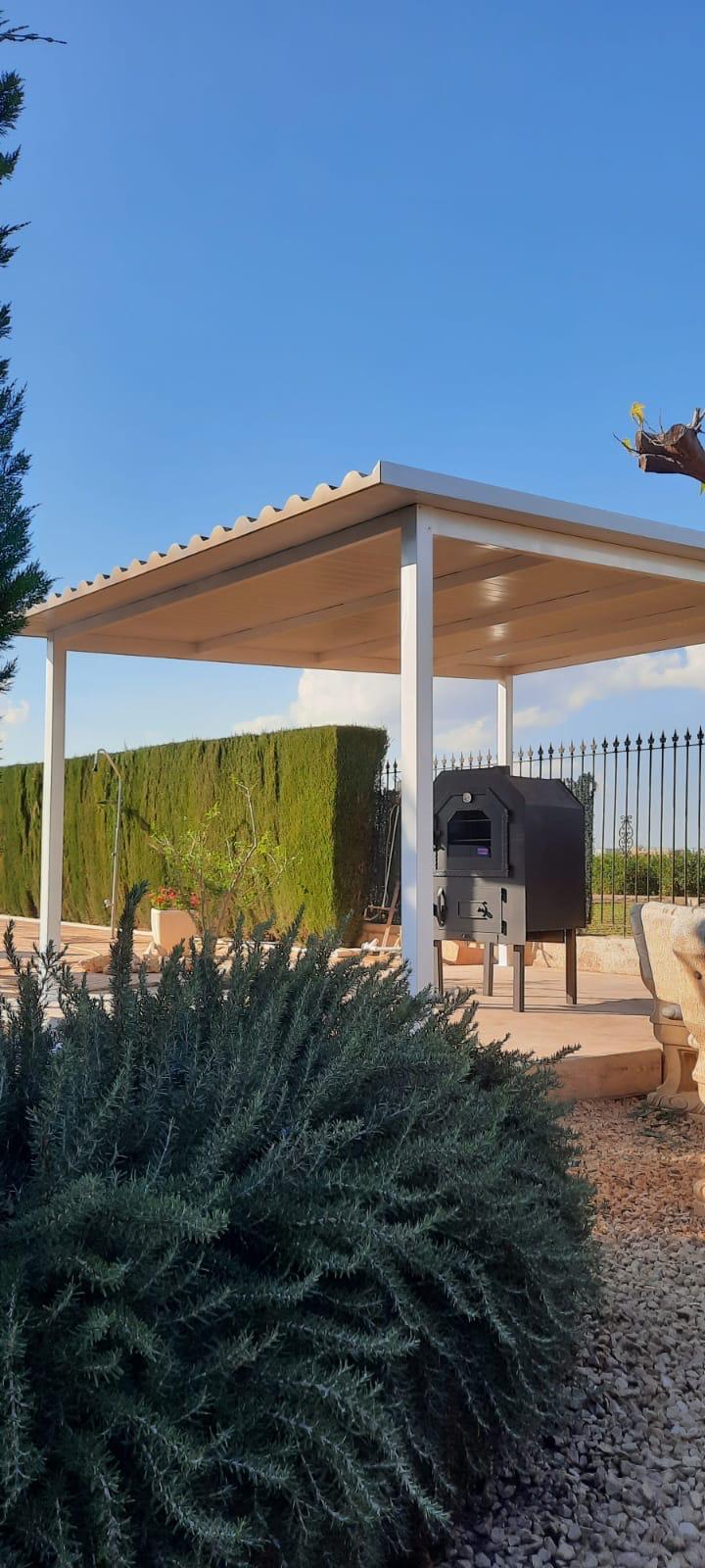 21b528d6-5ccc-40c9-8e06-cead21864066