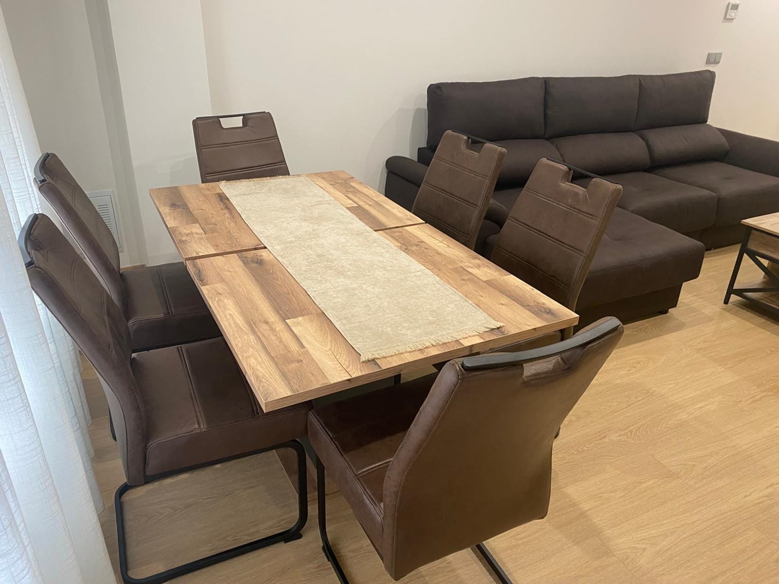 4c6daec2-a19c-427a-a96c-64a731a9b10f(1)