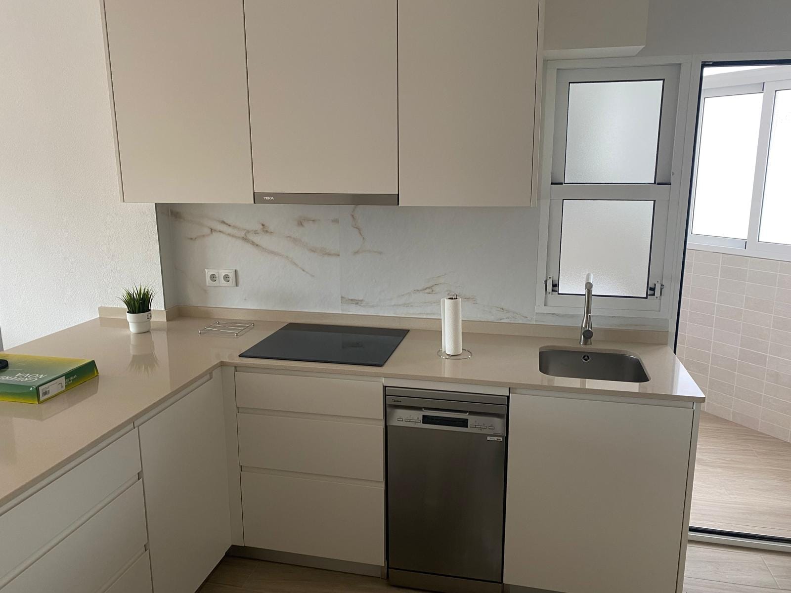 fb63f9f9-083e-44d2-9fd9-424d9f4e760f